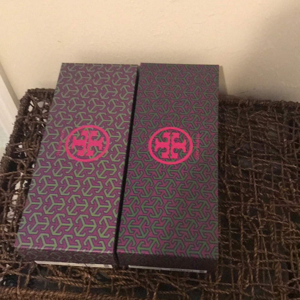 2 Tory Burch boxes - Picture 3 of 3